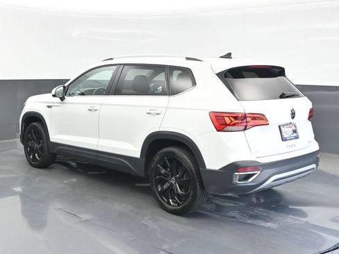 Used 2024 Volkswagen Taos SE FWD image 3