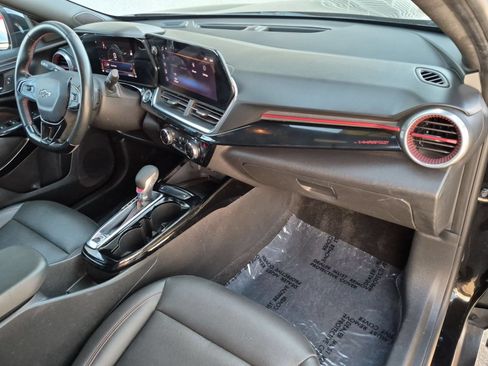 Used 2024 Chevrolet Trax RS w/ Sunroof Package FWD image 28