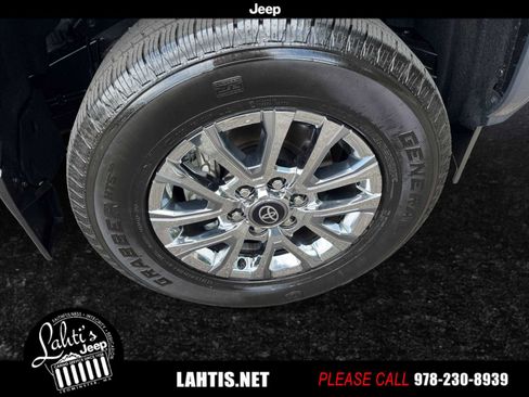 Used 2025 Toyota Tacoma Limited image 10