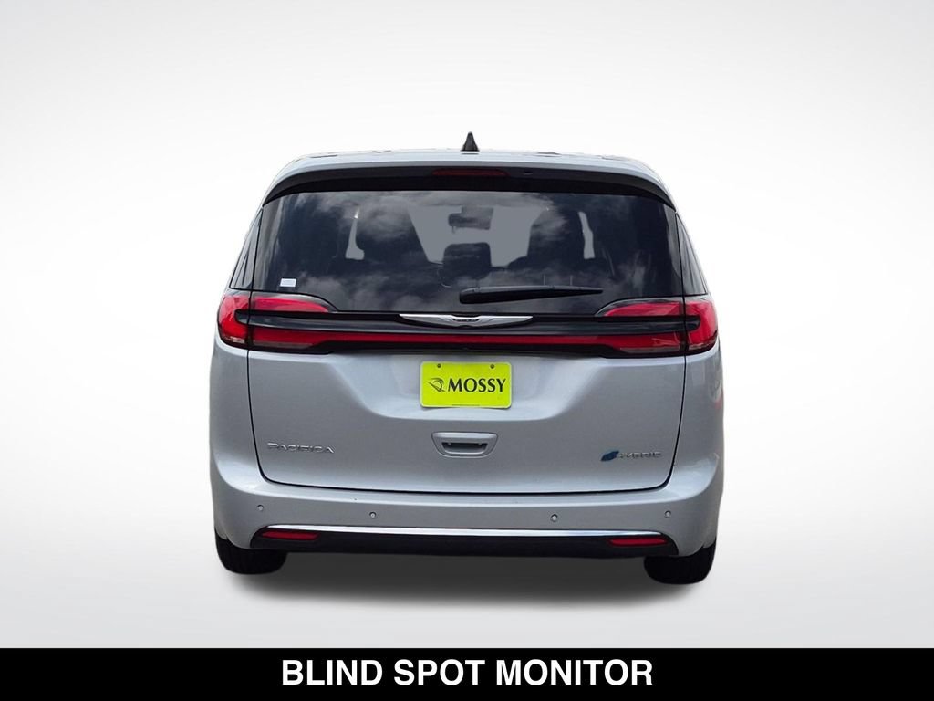 Used 2024 Chrysler Pacifica Limited FWD image 8