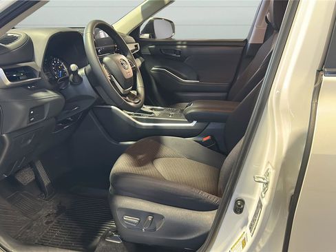 Used 2023 Toyota Highlander LE image 10