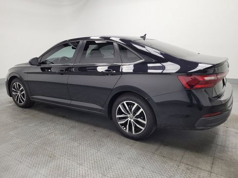 Used 2025 Volkswagen Jetta SE image 3