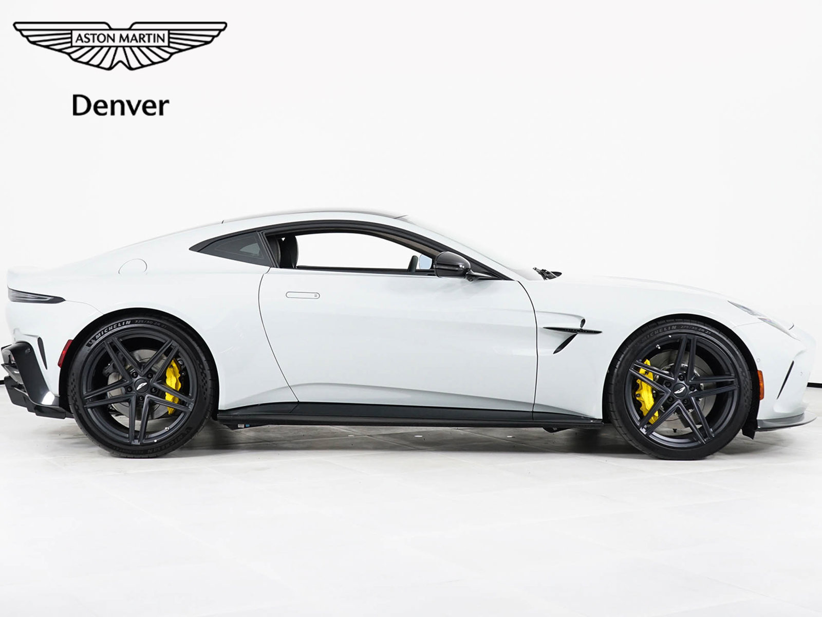 Used 2026 Aston Martin V8 Vantage Coupe RWD image 9