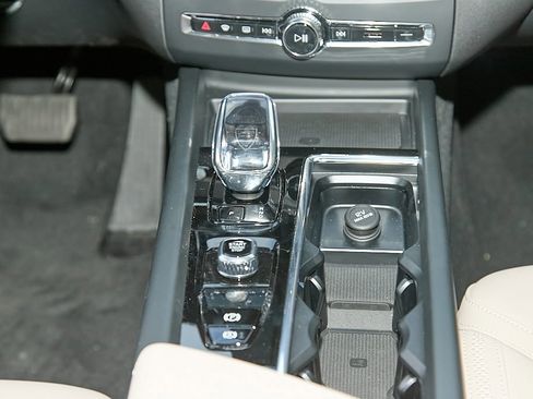 New 2026 Volvo XC60 T8 Plus w/ Protection Package Premier image 29