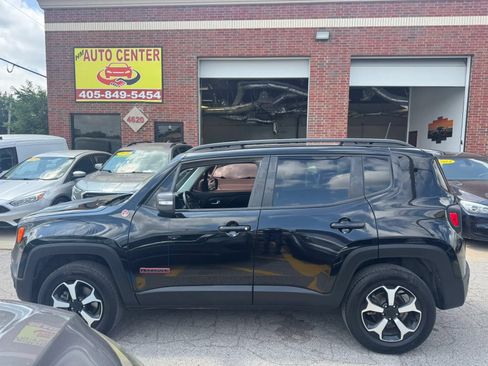 Used 2019 Jeep Renegade Trailhawk AWD/4WD image 2