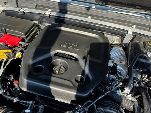 Used 2024 Jeep Wrangler Sahara image 34