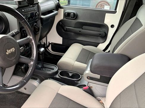 Used 2009 Jeep Wrangler X AWD/4WD image 16
