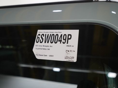 Used 2023 Jeep Wrangler Unlimited Sahara w/ Cold Weather Group AWD/4WD image 30