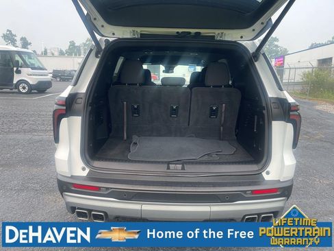 Used 2025 Chevrolet Traverse LT FWD image 25