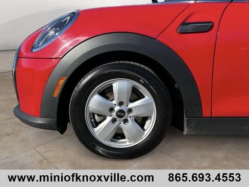 Used 2024 MINI Cooper 4-Door Hardtop image 9