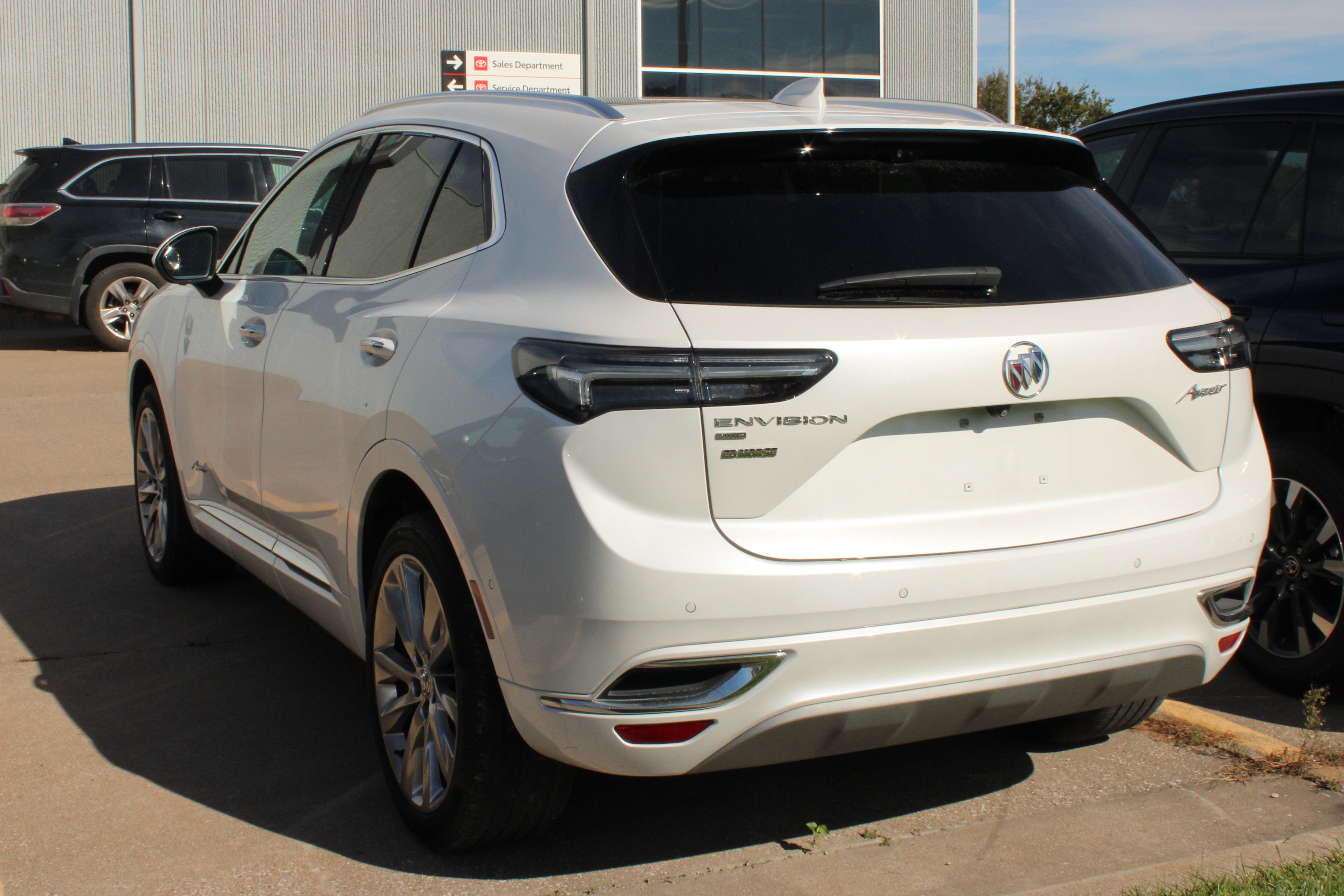 Used 2023 Buick Envision Avenir AWD/4WD image 7