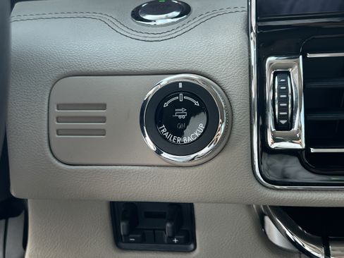 Certified 2023 Lincoln Navigator Reserve AWD/4WD image 19