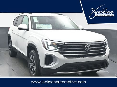 New 2026 Volkswagen Atlas SE FWD image 1