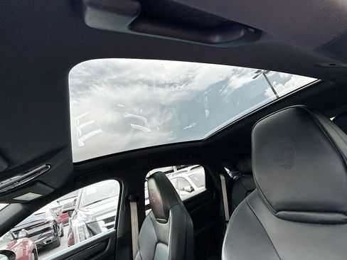 Used 2022 Porsche Cayenne Platinum Edition image 24