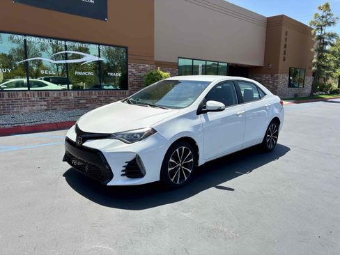 Used 2017 Toyota Corolla SE FWD image 4