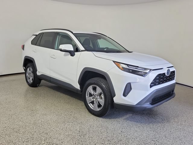 Used 2024 Toyota RAV4 LE AWD/4WD image 4
