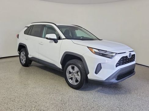 Used 2024 Toyota RAV4 LE AWD/4WD image 4