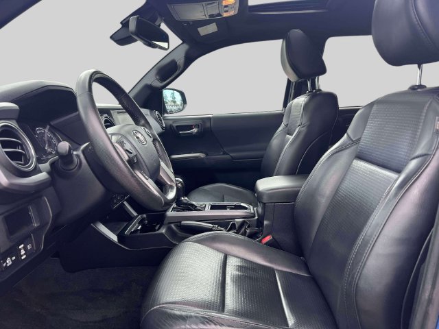 Used 2018 Toyota Tacoma TRD Sport AWD/4WD image 19