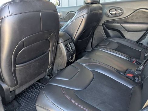 Used 2019 Jeep Cherokee Trailhawk w/ Cold Weather Group AWD/4WD image 26