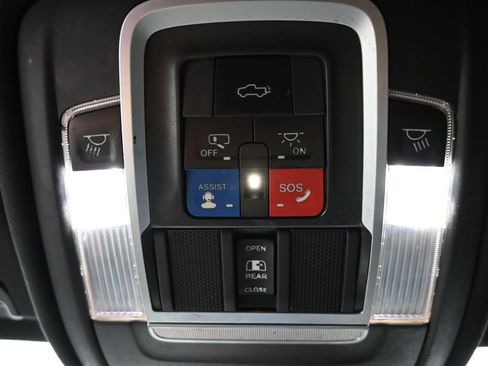 Used 2021 RAM 1500 Laramie AWD/4WD image 19