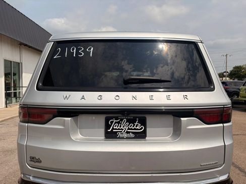 Used 2024 Jeep Wagoneer Series II w/ Flexible Seating Group AWD/4WD image 6