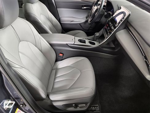 Used 2019 Toyota Avalon XLE image 19