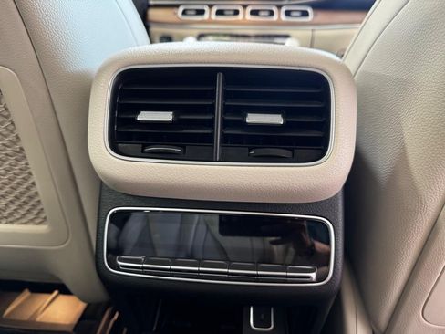Used 2022 Mercedes-Benz GLS 450 4MATIC image 11