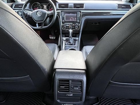 Used 2019 Volkswagen Passat 2.0T SE R-Line FWD image 27