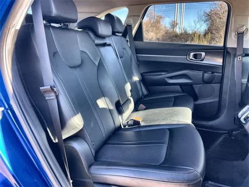 Used 2023 Kia Sorento S image 14