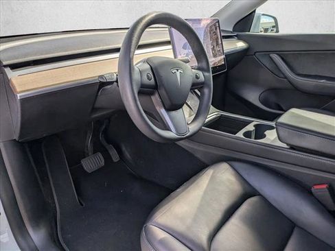 Used 2022 Tesla Model Y Long Range image 7