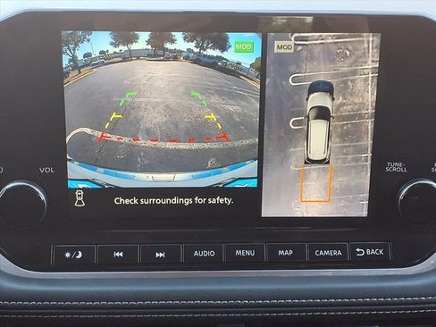 Used 2023 Nissan Rogue SL w/ SL Premium Package image 16