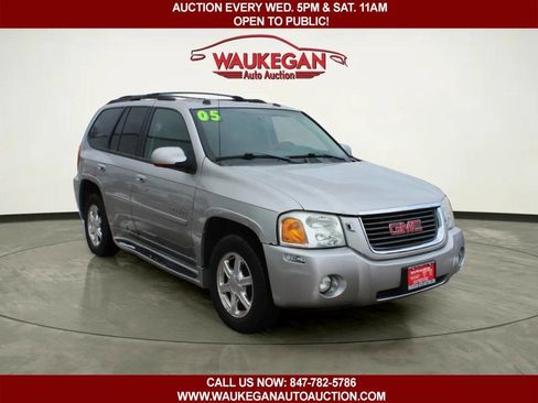 Used 2005 GMC Envoy Denali image 2