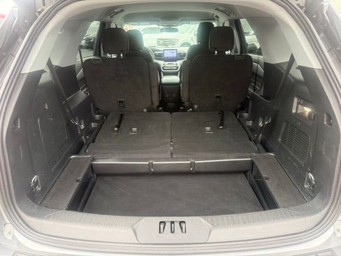 Used 2024 Ford Explorer XLT AWD/4WD image 48