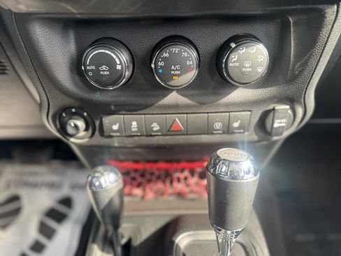 Used 2017 Jeep Wrangler Unlimited Rubicon image 23