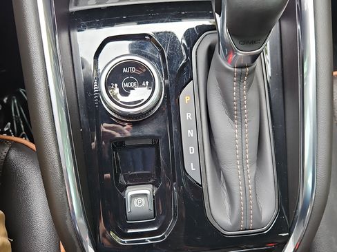 Used 2024 GMC Canyon AT4 w/ AT4 Premium Package image 20