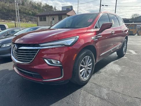 Used 2023 Buick Enclave Essence AWD/4WD image 3