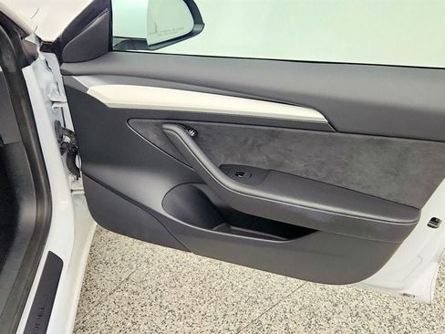 Used 2023 Tesla Model 3 Standard Range RWD image 29
