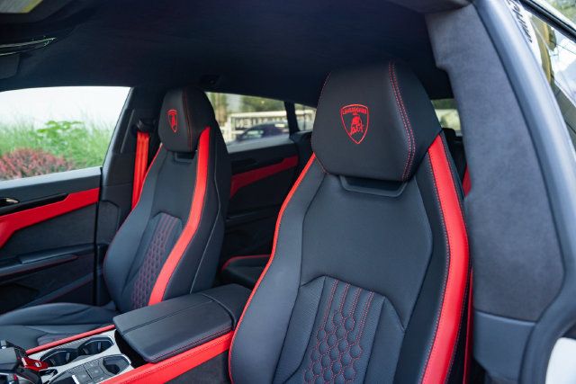 Used 2025 Lamborghini Urus SE AWD/4WD image 18