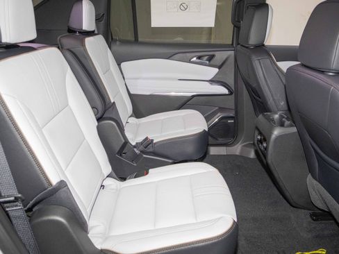 New 2026 Chevrolet Traverse High Country image 11