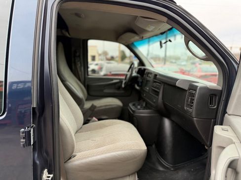 Used 2011 GMC Savana 2500 image 9