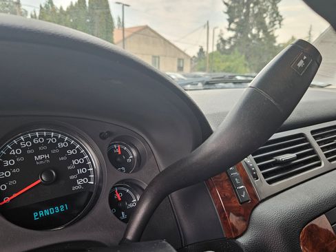 Used 2008 Chevrolet Tahoe LTZ w/ LTZ Preferred Equipment Group image 17