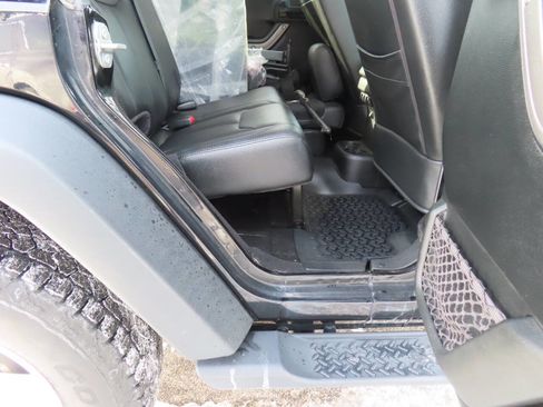 Used 2018 Jeep Wrangler Unlimited Sport S AWD/4WD image 15