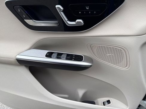 Certified 2025 Mercedes-Benz GLC 300 4MATIC image 17