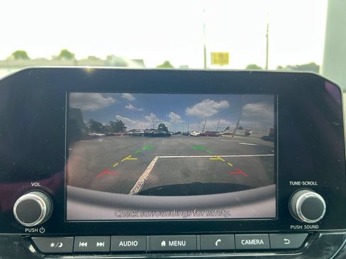 Used 2022 Nissan Pathfinder SV AWD/4WD image 32