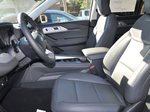 New 2025 Ford Explorer Active w/ Active Comfort Package image 10