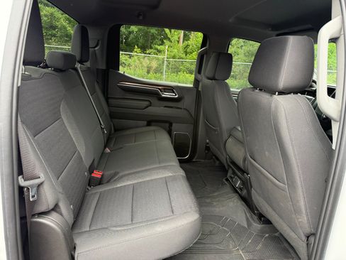 Used 2023 Chevrolet Silverado 1500 LT AWD/4WD image 19