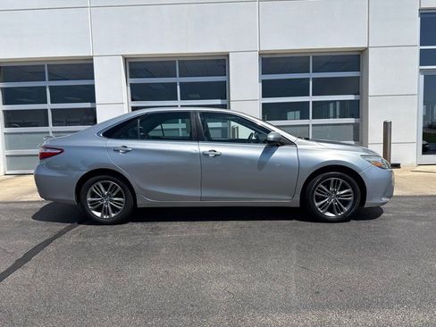 Used 2016 Toyota Camry SE FWD image 3