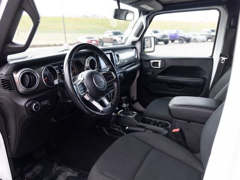 Used 2019 Jeep Wrangler Unlimited Sahara image 12