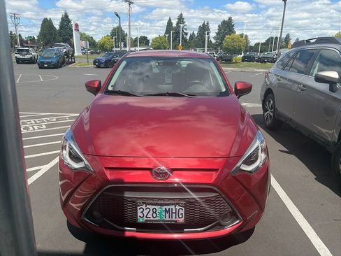 Used 2020 Toyota Yaris XLE FWD image 1