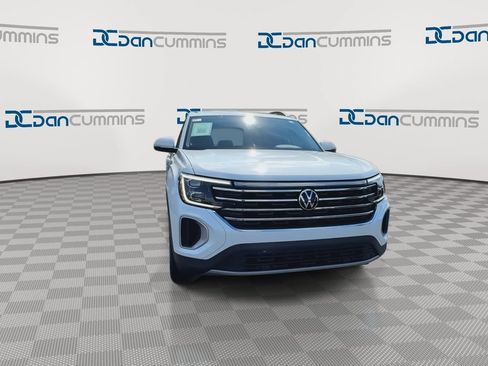 Used 2024 Volkswagen Atlas SE AWD/4WD image 3